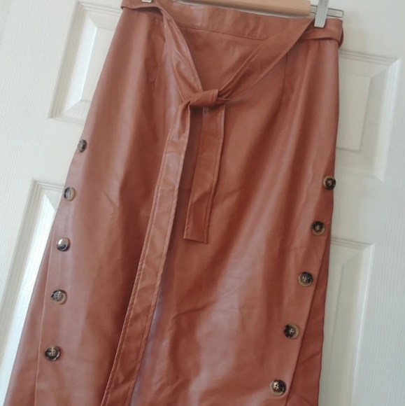 🔥Last 1! Cognac Brown Vegan Leather Midi Skirt - Picture 4 of 5